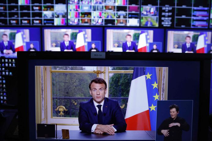 De Franse president Macron tijdens de televisietoespraak deze avond.
