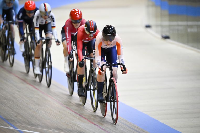 Maike van der Duin tijdens de omnium scratch in het Zwitserse Grenchen. Beeld ANP / EPA