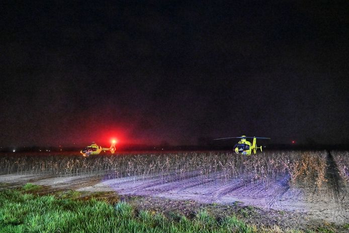 Ernstige aanrijding in Breda, traumahelikopter moet komen voor twee mensen die op de motor zaten waar een vrachtwagen op botste.