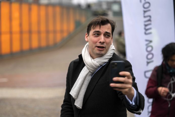 Lijsttrekker Thierry Baudet van Forum voor Democratie (FvD) op campagne.