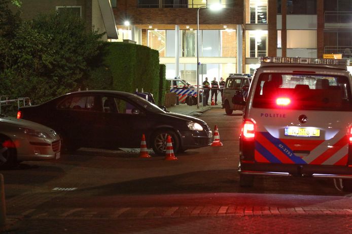 De Volkswagen Jetta van Bogaerts. De man zat nog in z'n auto toen hij vijf kogels door het lijf kreeg.