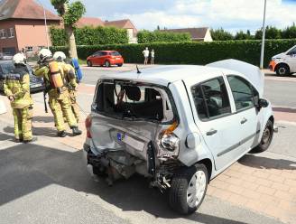Jeep ramt Renault: één bestuurder lichtgewond