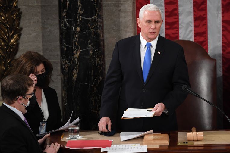 ‘Mike Pence had niet de moed te doen wat er gedaan moest worden om ons Land en onze Grondwet te beschermen. (…) De VS willen de waarheid!’ (Trump over zijn vicepresident op Twitter) Beeld BELGAIMAGE
