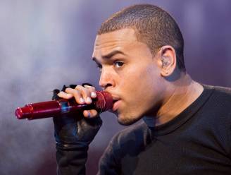 Rapper Chris Brown dan toch aangeklaagd voor illegaal houden van aapje