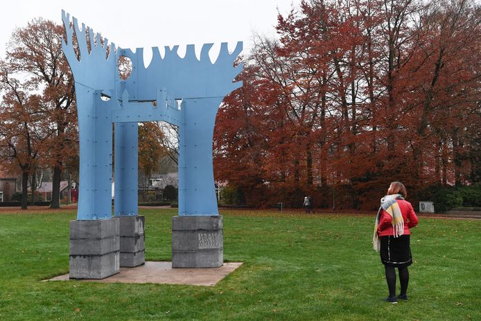 Langs de wandelroute staat het kunstwerk ‘Drie blauwe bomen’ in Berkel-Enschot.