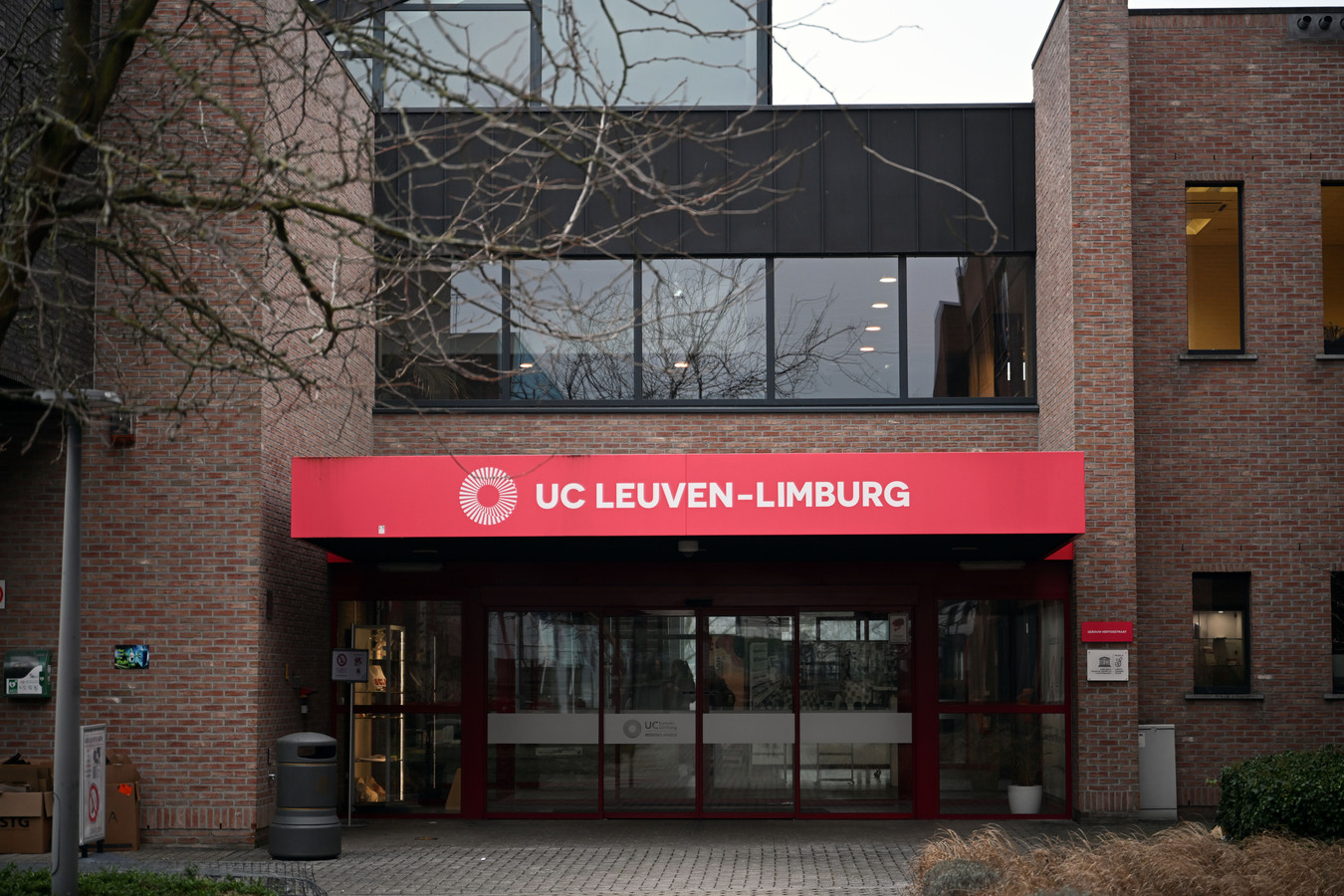 Kortsluiting zorgt voor rookontwikkeling op campus van UCLL | Foto | hln.be