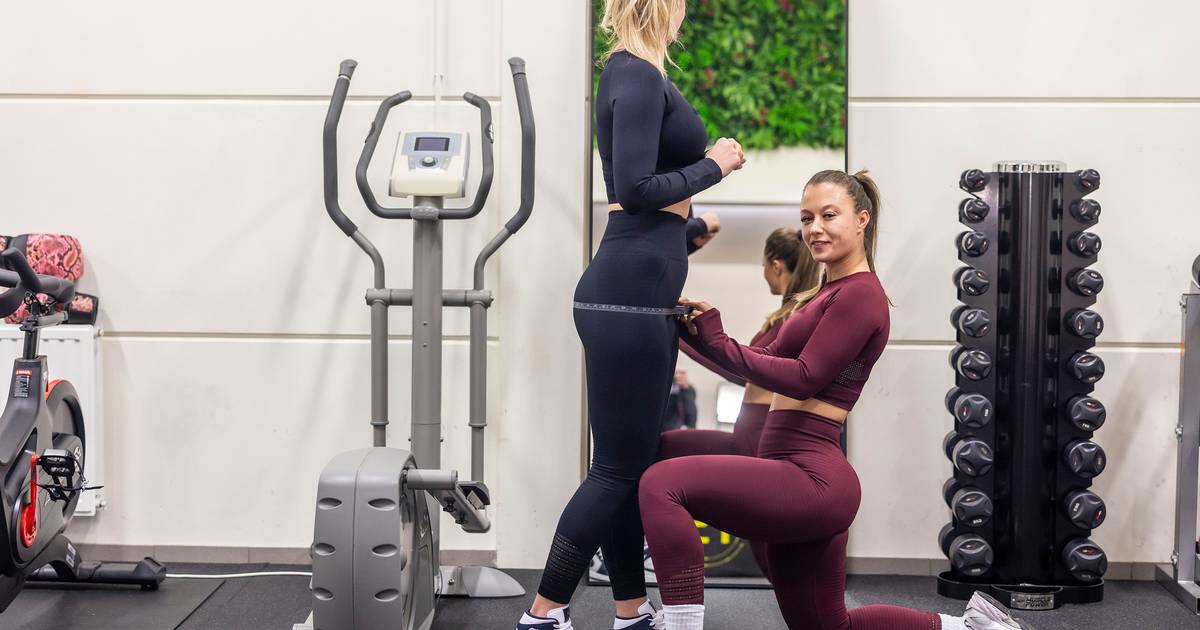 Na auto-ongeluk raakte Kim gefascineerd door billen, nu is ze razend populaire ‘bootycoach’.