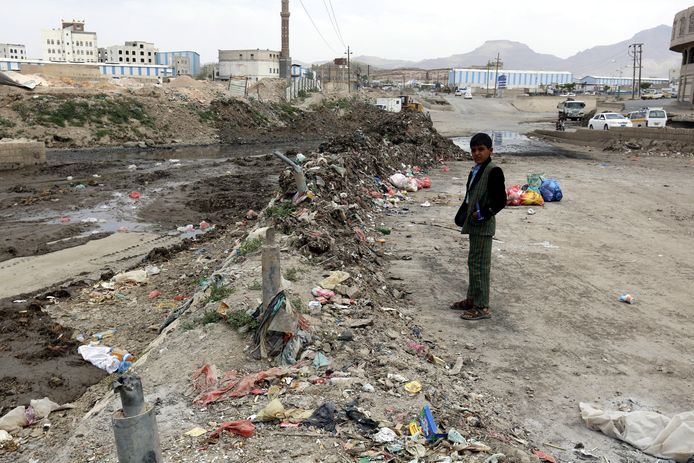 Onhygiënische omstandigheden, armoede en een gebrek aan zuiver drinkwater zijn enkele factoren die de cholera-uitbraak in Jemen voorspelden.