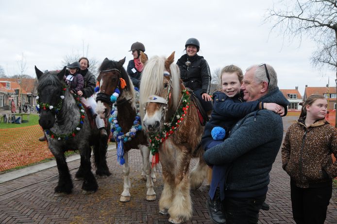 Het was weer genieten: Paarden en kinderen bij straô Renesse stralen ...