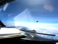 Un avion de chasse chinois s'approche dangereusement d'un “avion espion” américain