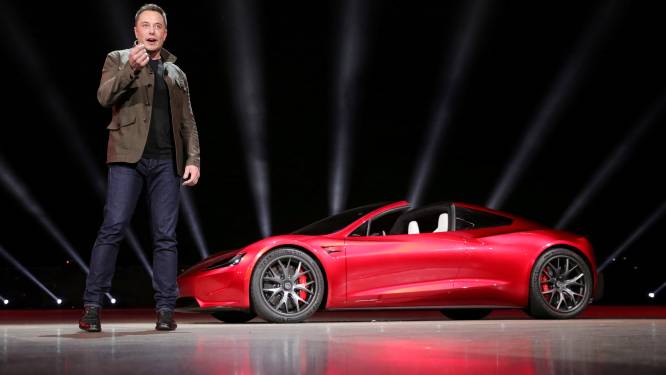 Space Oddity: Elon Musk schiet eigen knalrode Tesla naar Mars