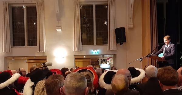 Burgemeester Van Veen van Gemert-Bakel: 'Cruciaal jaar voor vliegbasis De Peel' - Eindhovens Dagblad