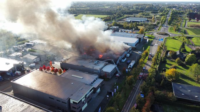 De grote brand aan de straat Transportcentrum in Beugen.