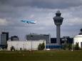 Een KLM vliegtuig vertrekt vanaf Schiphol.