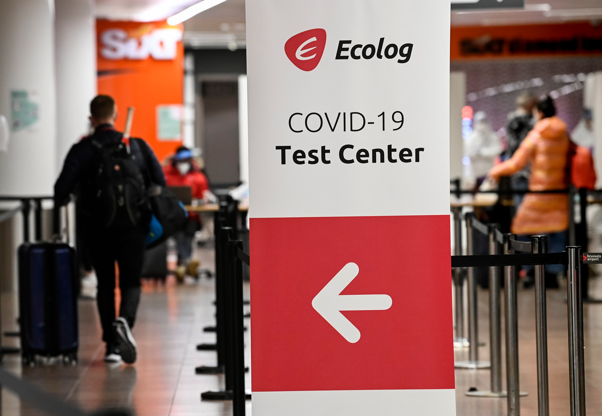 Wie op reis vertrekt, kan zich in Brussels Airport laten testen op corona.  Beeld Photo News