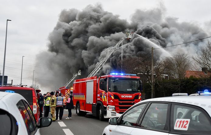 Zware brand langs de Gentsesteenweg in Harelbeke.