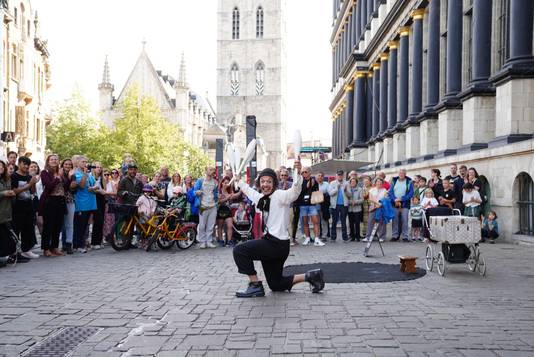 Street artist in the town hall.