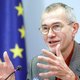 Frank Vandenbroucke wil wedden dat de uitrol van de coronavaccins soepel gaat verlopen. Maar het gaat nog niet makkelijk zijn