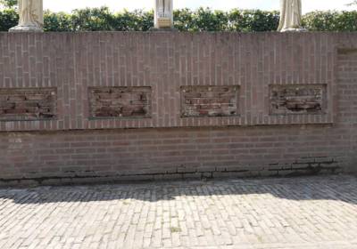 Monument in Diessen geschonden: koperen naamplaten van overleden zusters gestolen
