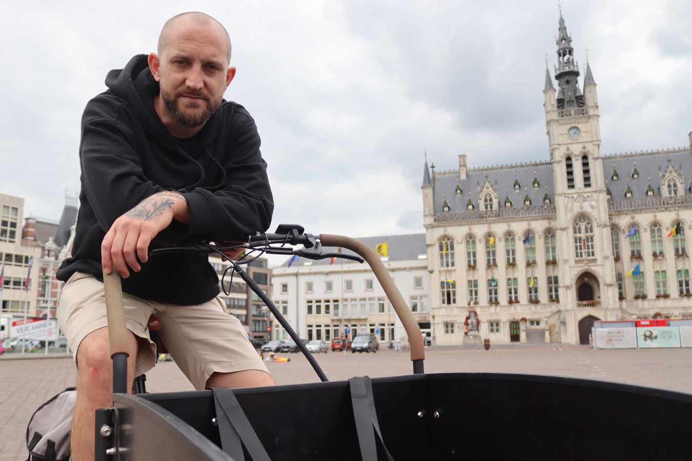 Tom ‘Hugo’ De Rocker stelt nieuwe plaat voor: “Noem me vooral geen ...
