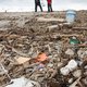 Afval rapen op arctische stranden: 2000 stuks in anderhalve week