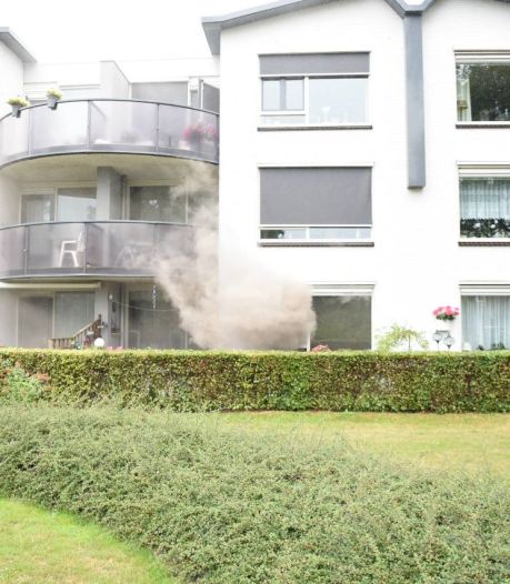 Hevige rook bij brand in seniorencomplex in Almelo, deel appartementen ontruimd