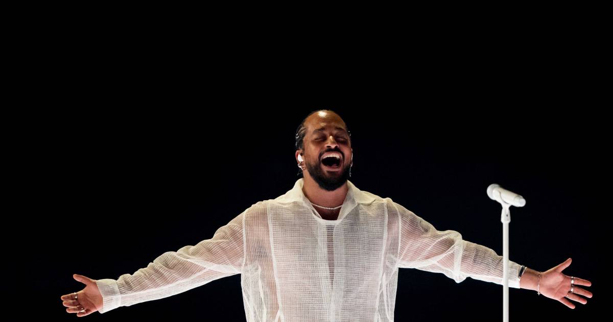 Opmerkelijk Franse Songfestivalinzending Slimane onderbreekt optreden