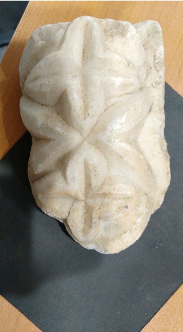 Deze steen vond de Vlaamse toeriste Kim in een steegje in Turkije.