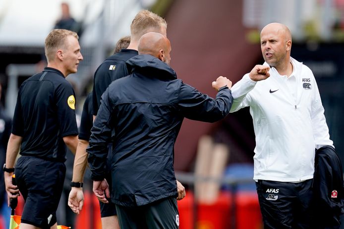 Arne Slot (rechts).
