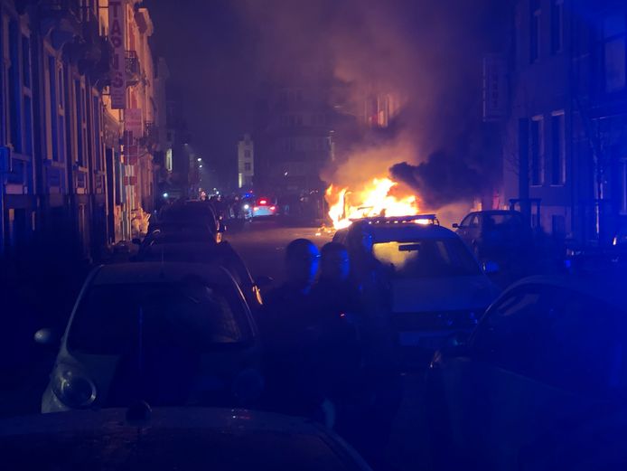 Volgens onze bronnen stond een auto in brand in de Rue de Ribaucourt in Molenbeek.