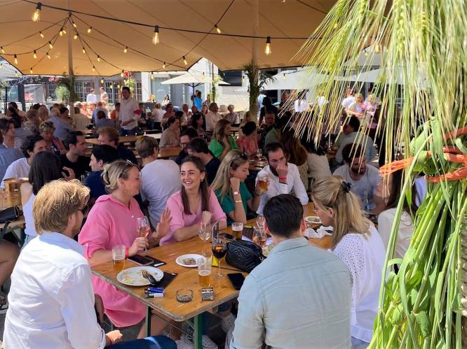 Zeugefeesten palmen Aalbekeplaats in, Beats by Dono en Ferrari Boys treden op