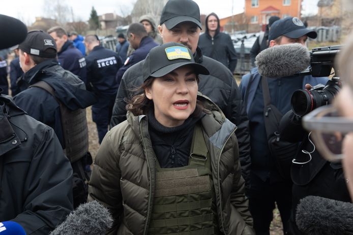 De Oekraiense hoofdaanklager Irina Venediktova bezocht eind april het zwaar getroffen Boetsja.