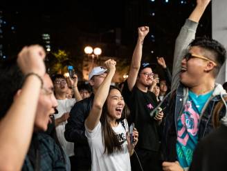 Spectaculaire zege voor pro-democratiekamp bij verkiezingen in Hongkong, Lam belooft "nederig" te luisteren