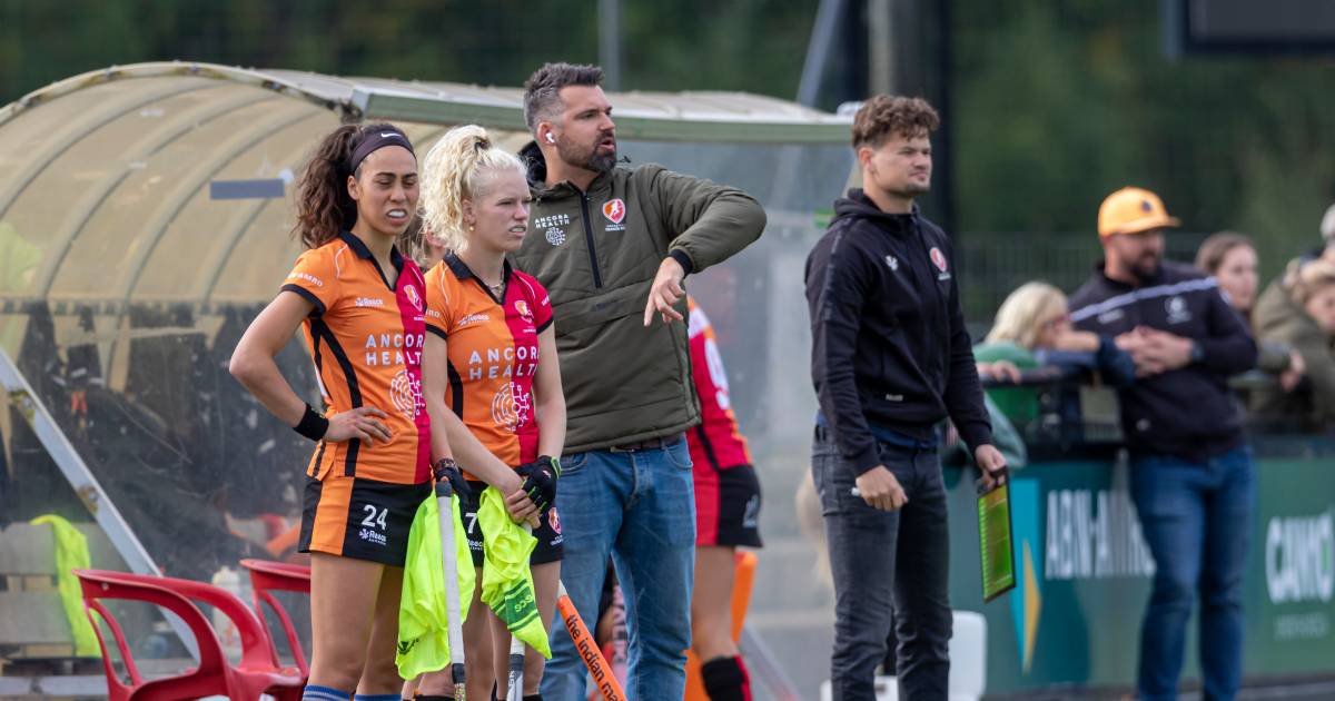 onder les forum Oranje-Rood stopt samenwerking met vrouwencoach Stefan Duyf, Rob Haantjes  tijdelijk voor de groep | Sport regio | ed.nl