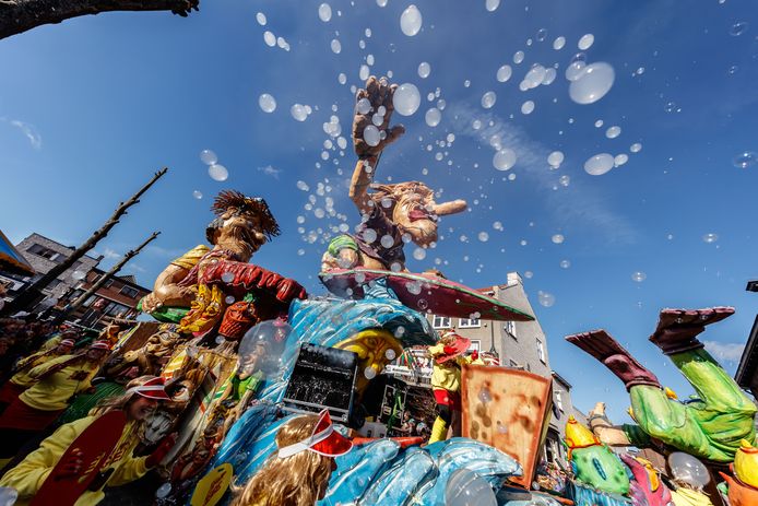 Zevenbergen - 5-3-2019 - Foto: Pix4Profs/Marcel Otterspeer - De grote optocht van ut Zeuvebultelaand, met bezoek van de Rietbengels.