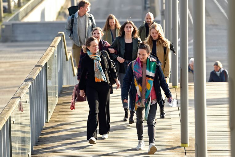 Dansers van Troubleyn voor de start van het proces. Beeld Photo News