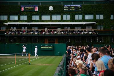 Onderbroekenwissel vanwege zwarte onderbroek op verplicht wit Wimbledon