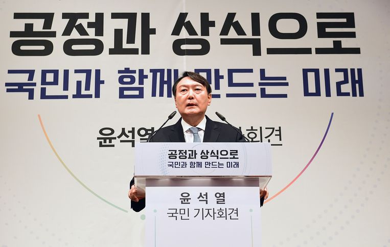 De conservatieve presidentskandidaat Yoon Suk-yeol belooft het geweld tegen vrouwen in Zuid-Korea te wereld uit te krijgen. Beeld Getty Images
