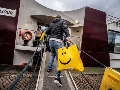 Arnhem krijgt nog eens twee extra schepen voor vluchtelingen bij Rijnkade: ‘Code rood in de asielopvang’