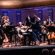 Lorenzo Viotti is bovenal een gastheer die de stijfheid uit de concertzaal weg wil nemen ★★★★☆