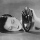 Bladeren door het immense oeuvre van Man Ray is een opmonterende quarantainetrip