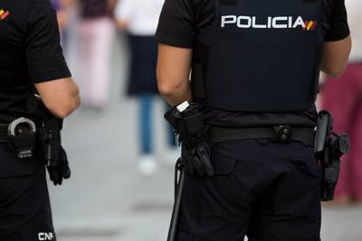 Politie Madrid schiet man dood die agent aanviel met mes