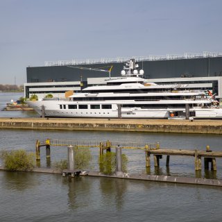 Gamemiljardair is nieuwe eigenaar van Nederlandse bouwer van Bezos’ superjacht