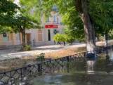 Waterstroom bereikt Oekraïense stad na instorten dam