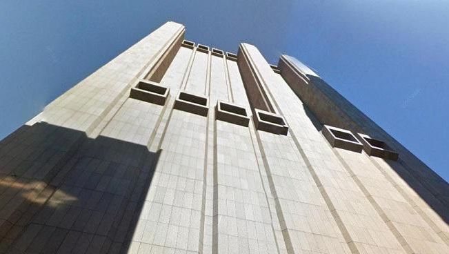 De beruchte 'Long Lines Building'