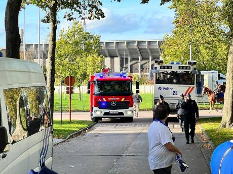 Nieuwe Voetbalwet wordt strenger voor wie geweld gebruikt tegen stewards of vuurwerk binnen smokkelt: “Ook nodig in Brugge”