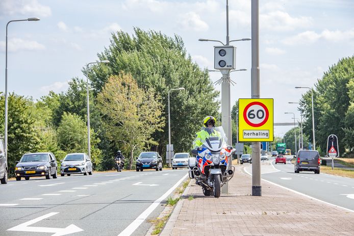 De Meest Gevreesde Flitspaal Van Nederland Staat In Vreeland: 200 Boetes  Per Dag | Utrecht | Ad.Nl