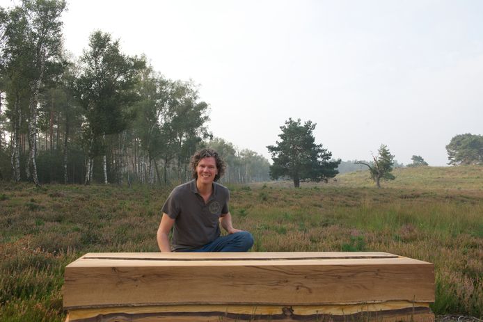 Bert Jan Boss gaat op Landgoed Welna in Epe uitvaartproducten van duurzaam hout produceren.