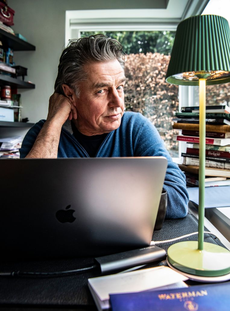 ‘Er is geen overvloed aan plezante schrijvers in Vlaanderen. Er lopen hier zóveel goeie vertellers rond, maar haast niemand durft, omdat de lat ter hoogte van ‘Het verdriet van België’ ligt.’ Beeld Saskia Vanderstichelen