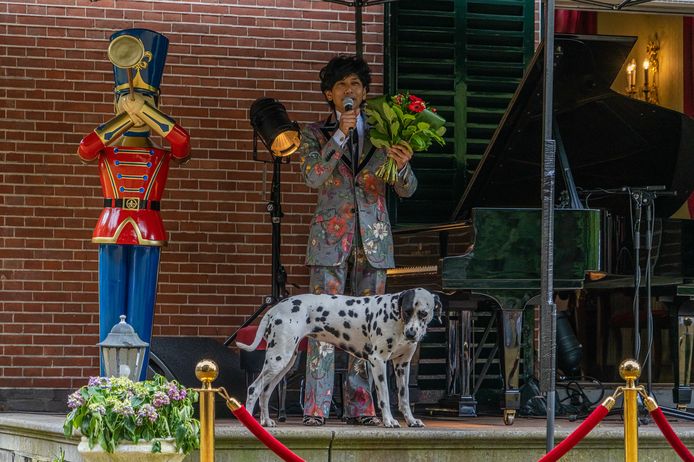 Wibi Soerjadi is 40 jaar concertpianist en geeft 12 zomerconcerten in tuin van Villa Peckedam in Diepenheim.